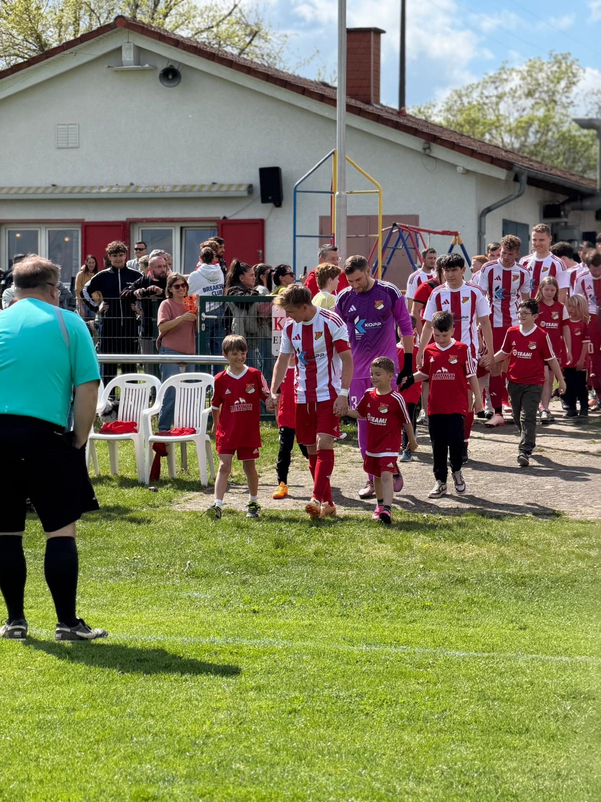 WAR DAS SCHÖN! Der Derby-Kids-Day lockt über 400 Menschen auf den Sportplatz